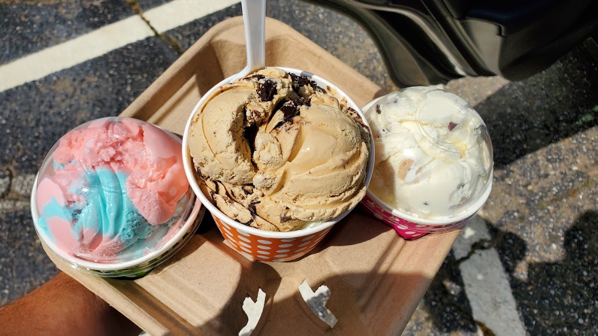16/90 T'ville Scoops Photo 10