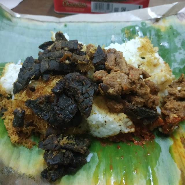 Nasi Bungkus E Maknyus cm 15rb Macam Lauk Paru Limpa Otak Daging Empal Lidah Sate Rempah Babat