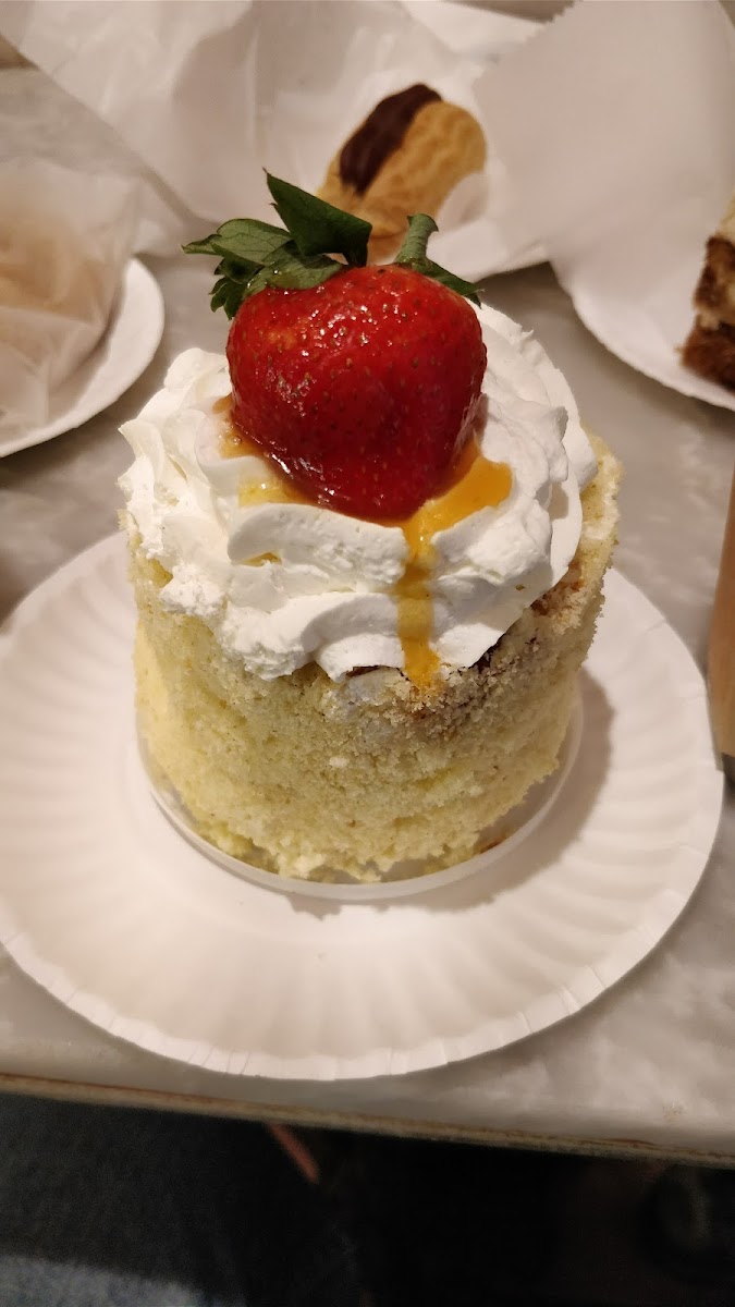 Lety's Bakery and Cafe Photo 9