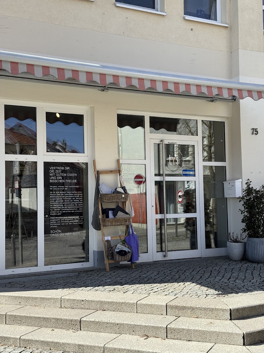 Ly’s Frühstückscafe und Dekowelt