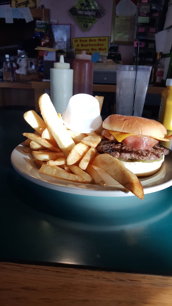 Thee Garage & Steakhouse Photo 7