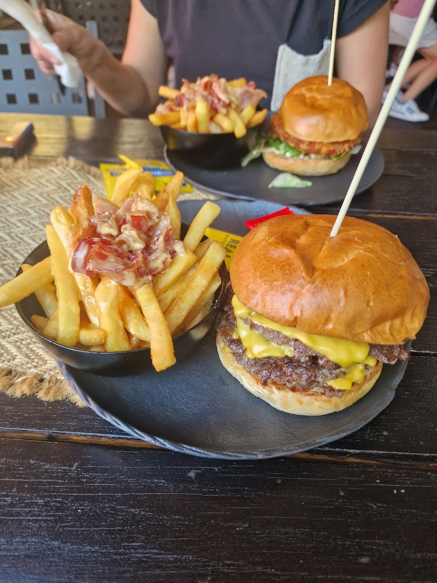Burger House Photo 3