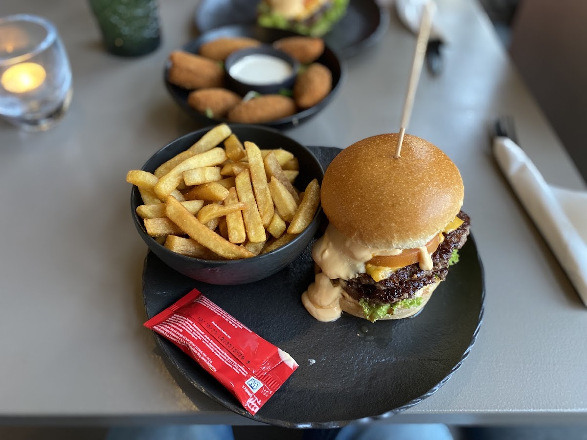 Burger House Photo 5