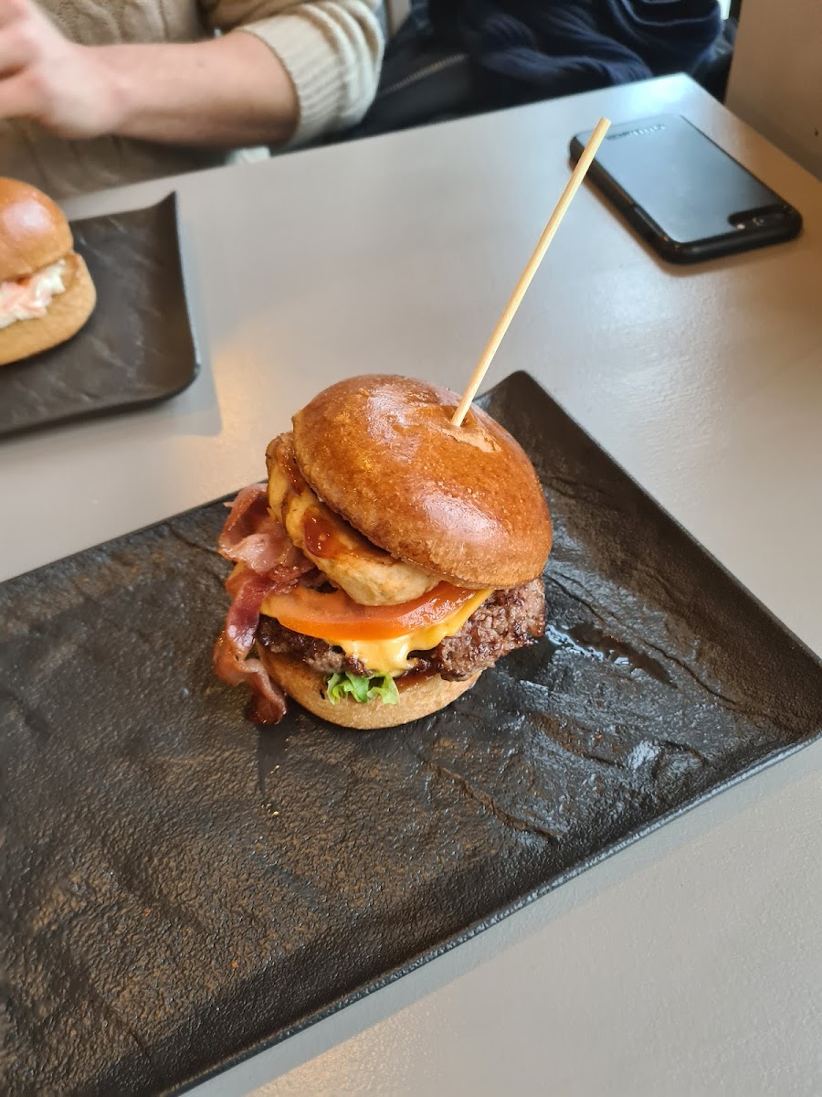 Burger House Photo 6