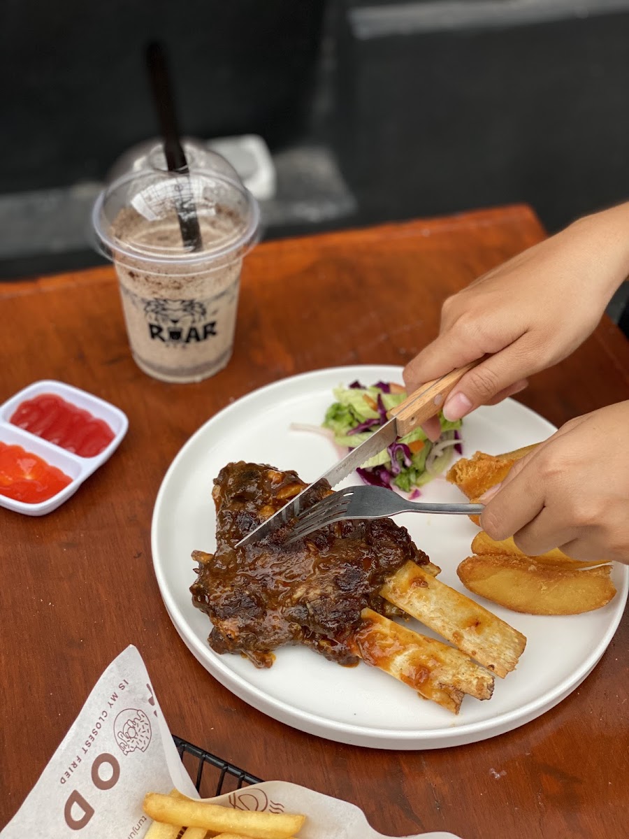 Roar Coffee and Eatery Photo 3