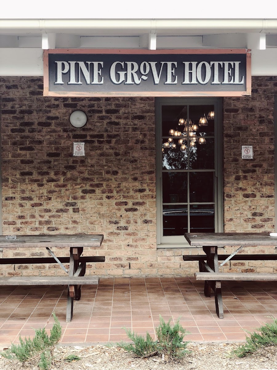 Pine Grove Hotel