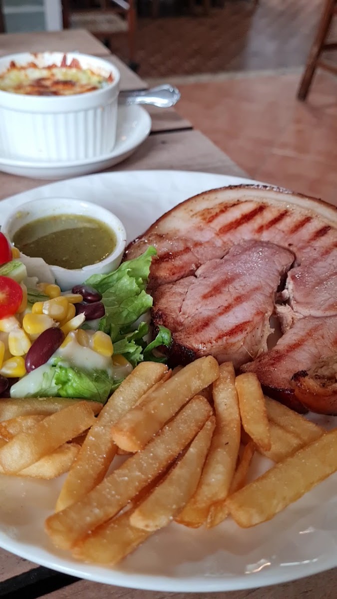 Queen Steak House Photo 2