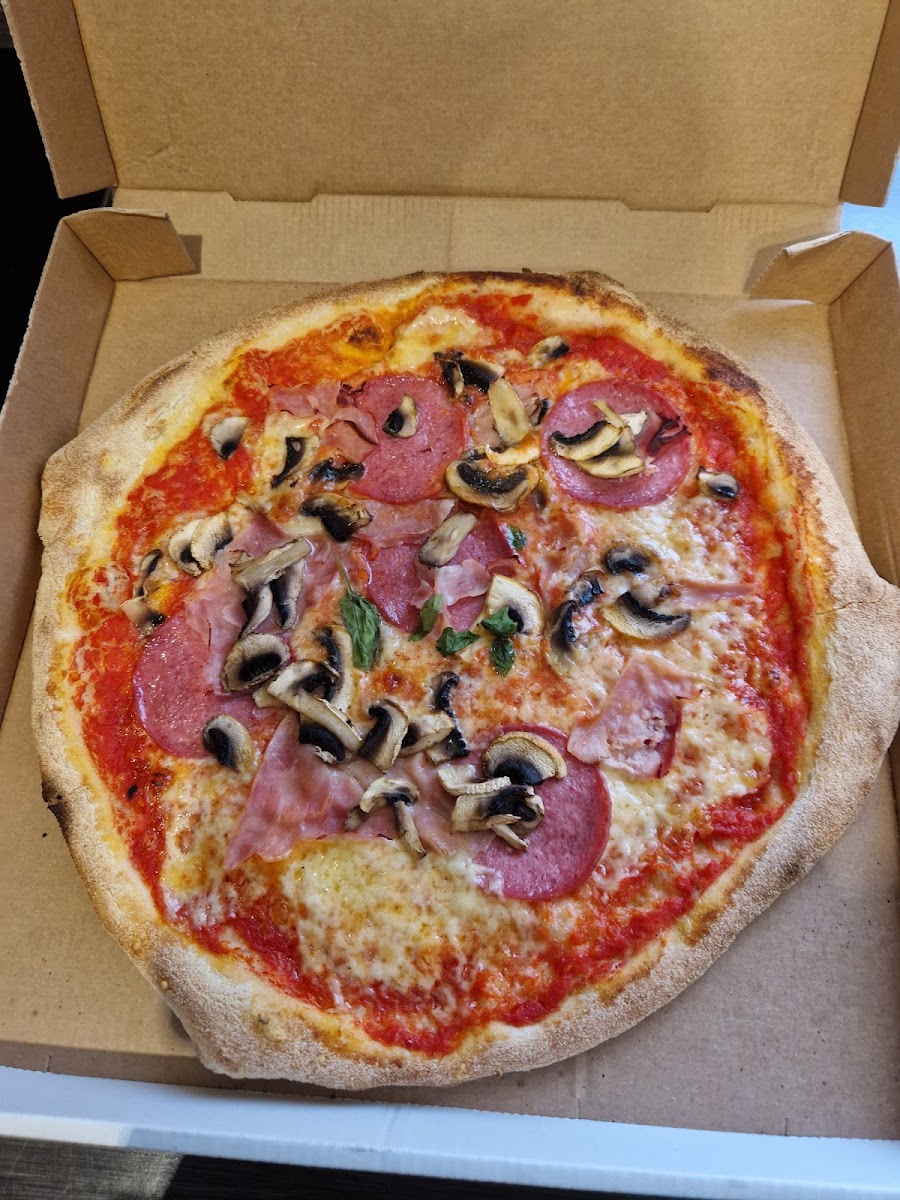 Bürgerhaus Erda - Pizzeria Luisa Photo 2