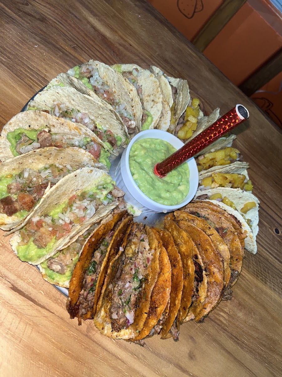 La vecindad Taquería Photo 10