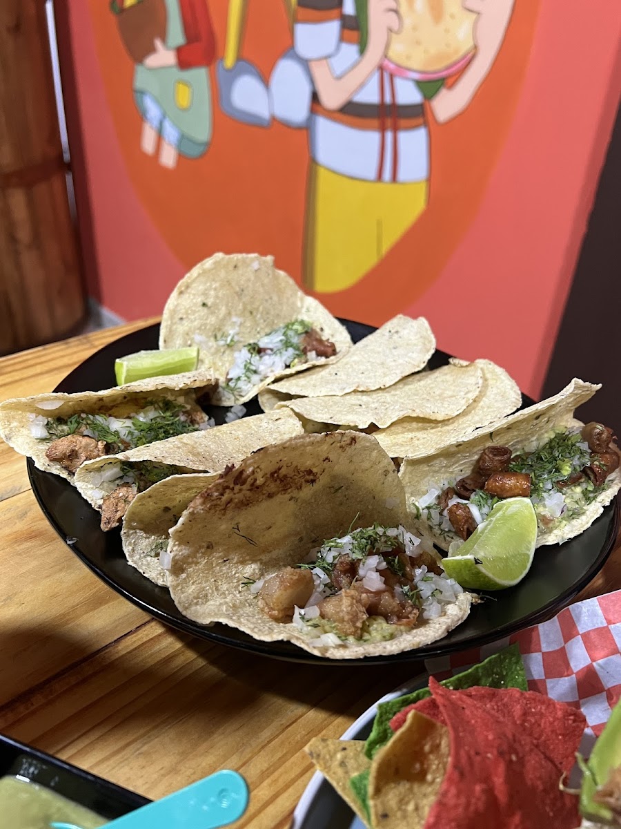 La vecindad Taquería Photo 3