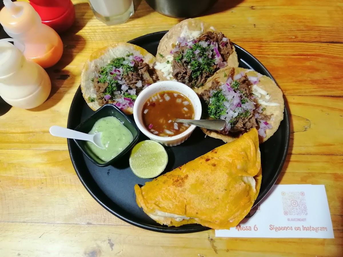 La vecindad Taquería Photo 4