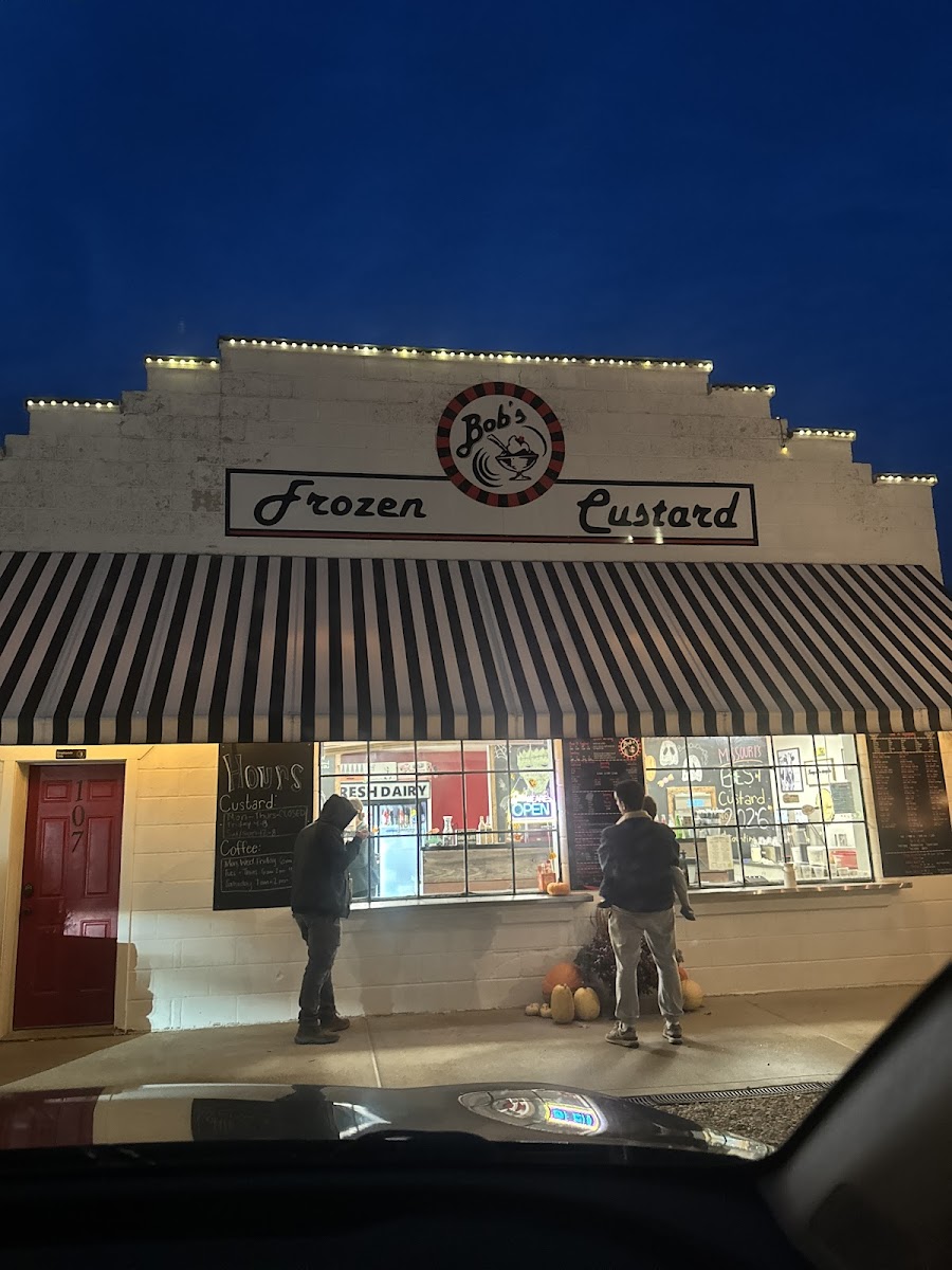 Bob's Frozen Custard Photo 4