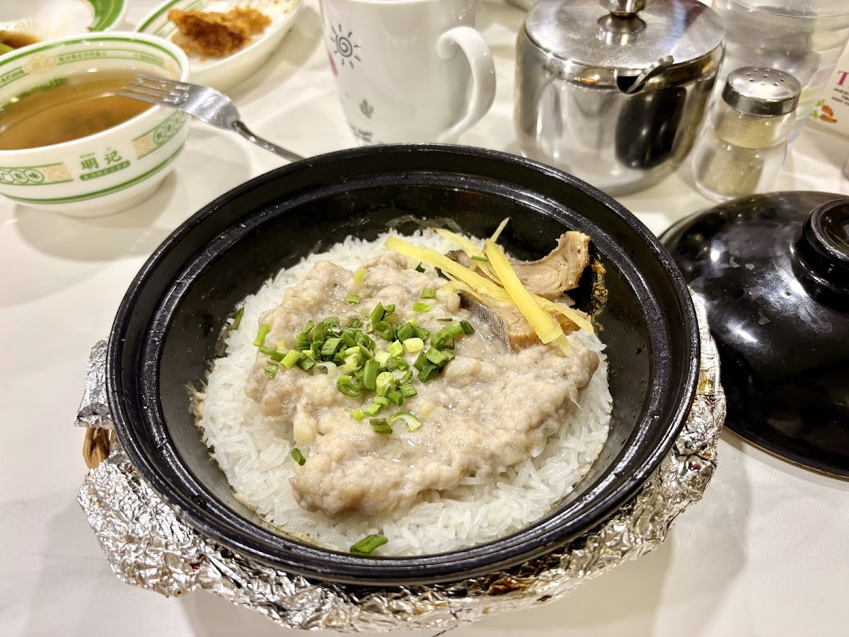 Ming Kee Restaurant 明记香港面家 Photo 3
