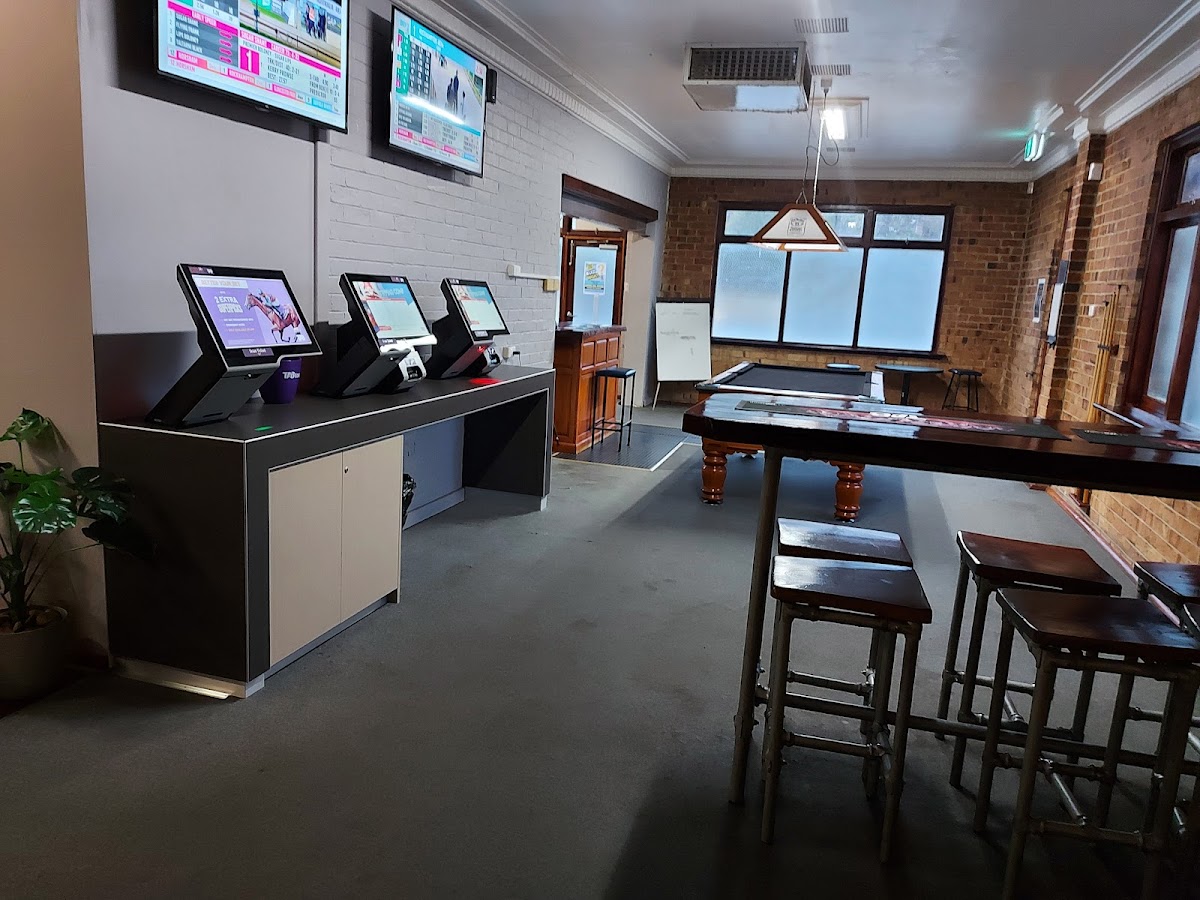 Bakers Hill Tavern & Restaurant Photo 3