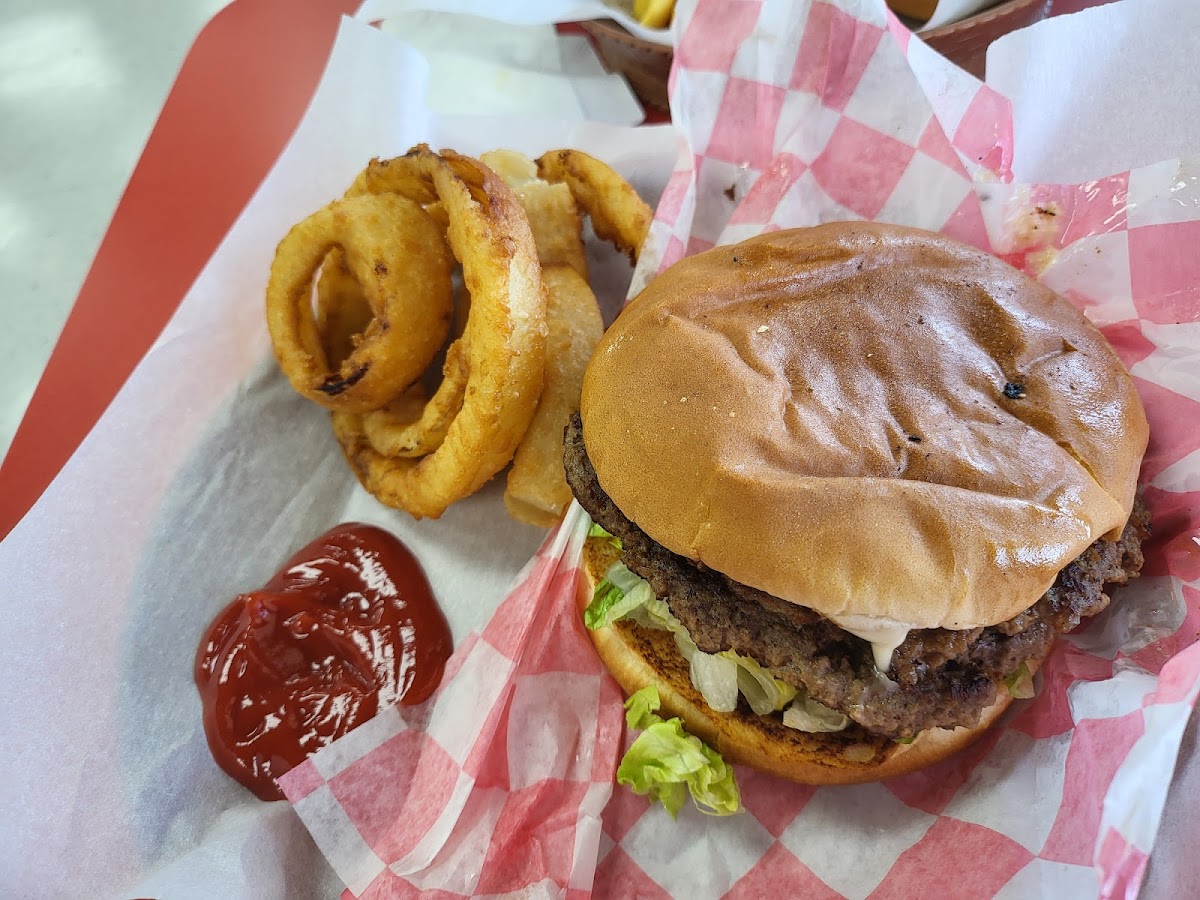 Mr. Munchies Burgers & Bodega Photo 5