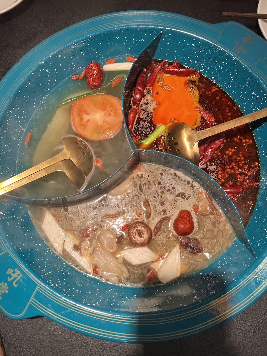 HOUTANG HOTPOT HAMBURG 吼堂火锅汉堡店 Photo 5