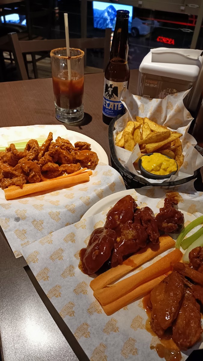 Chiltepinos Wings San Carlos Photo 5