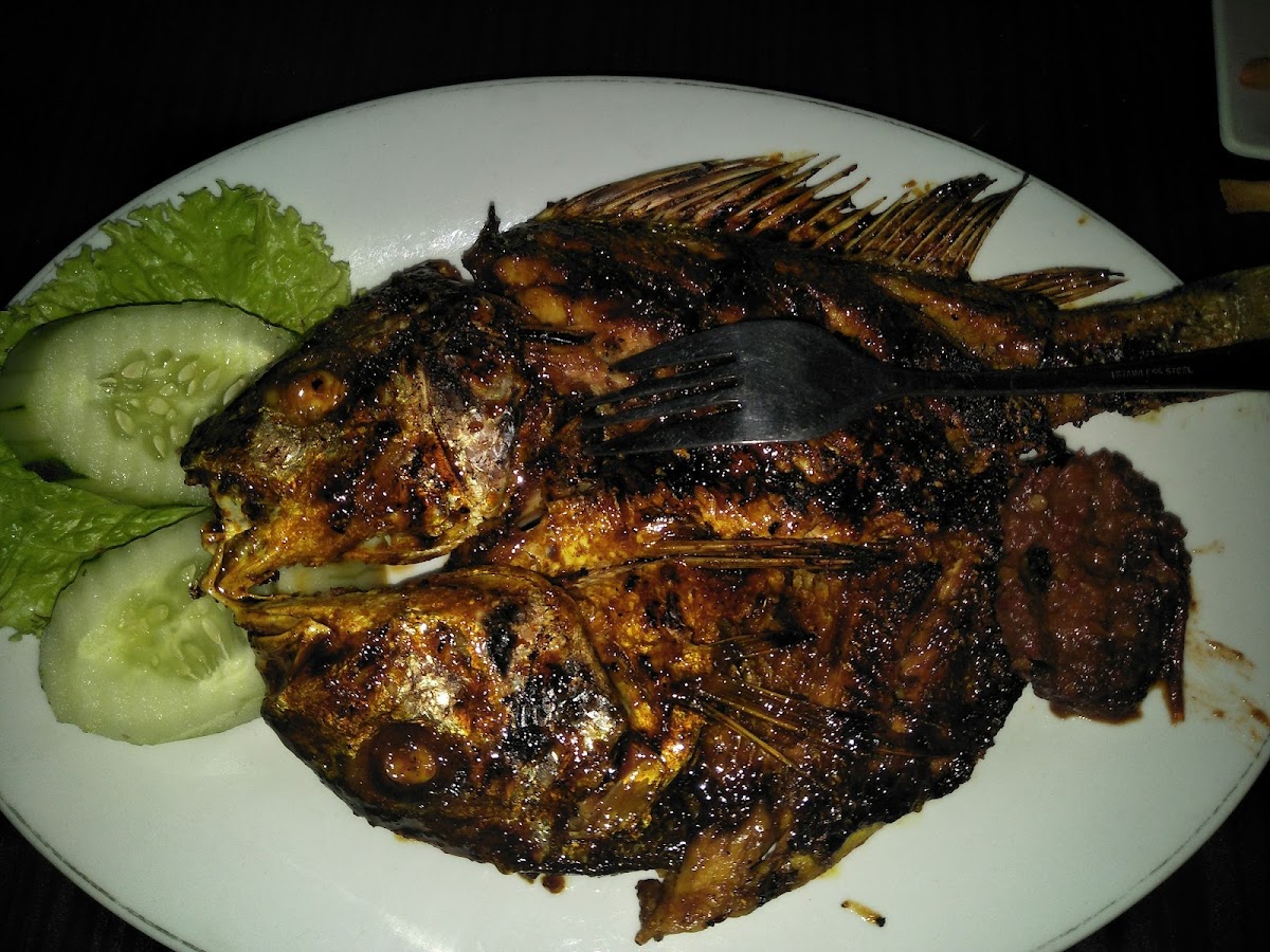Resto Ikan Bakar 88 dan kolam renang Photo 10