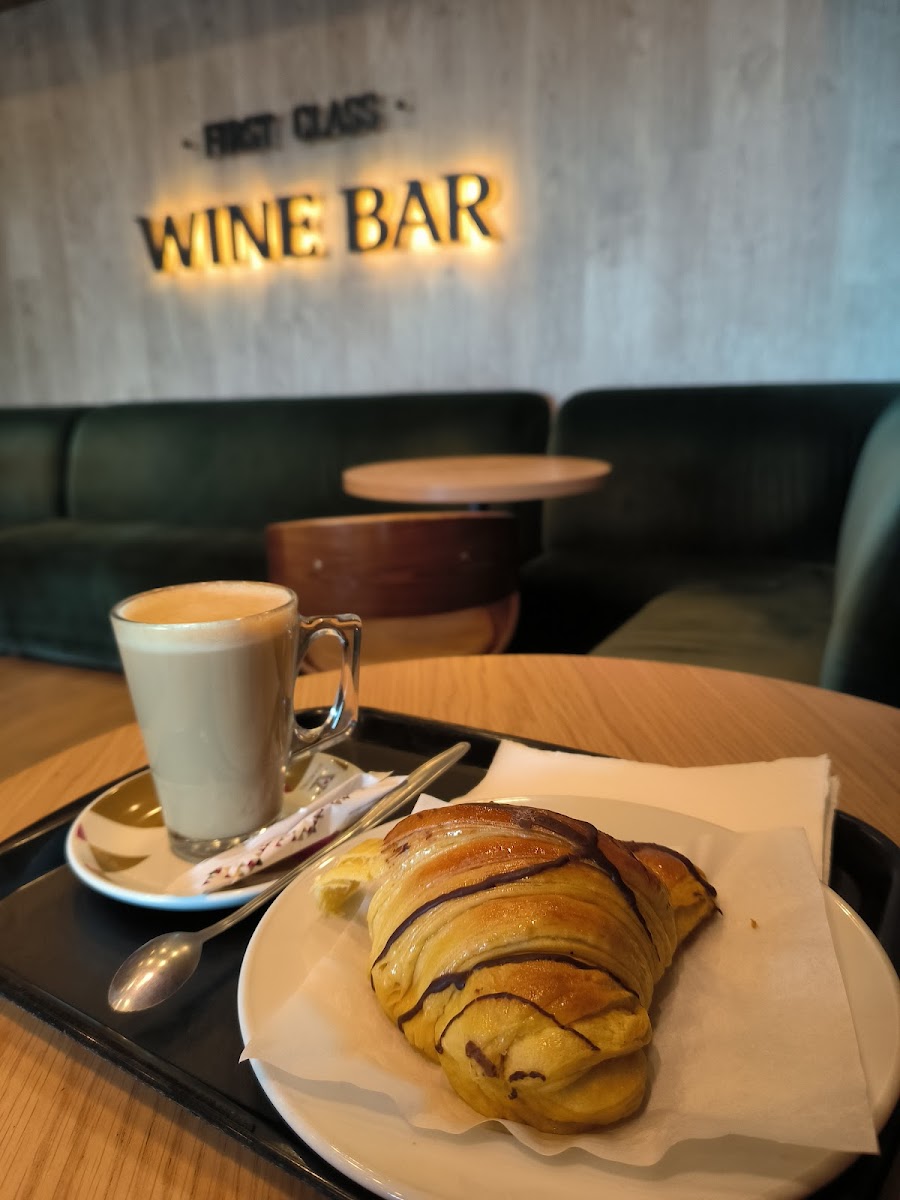 First Class Café Photo 10
