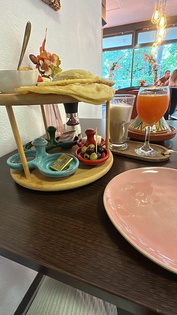 Golden Café Photo 3