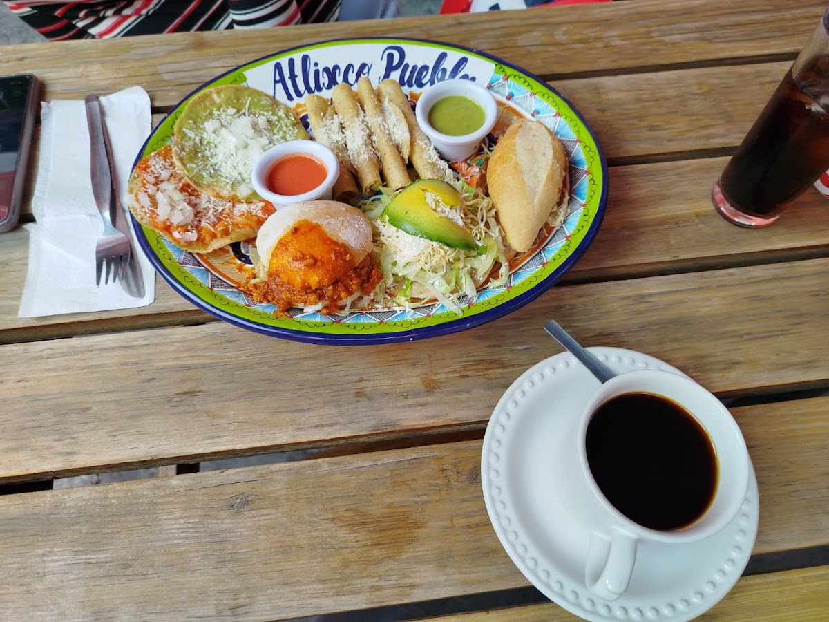 Restaurante Enchiladas Lolita en Atlixco Centro Photo 9