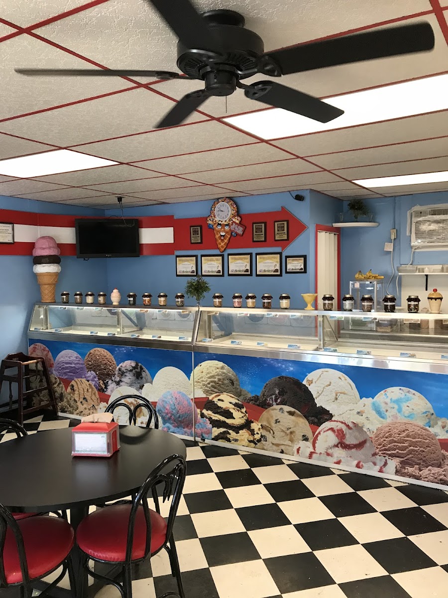 Dunphy's Ice Cream Store Photo 10