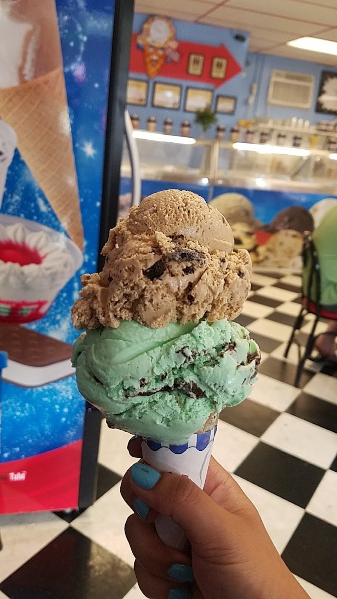 Dunphy's Ice Cream Store Photo 6