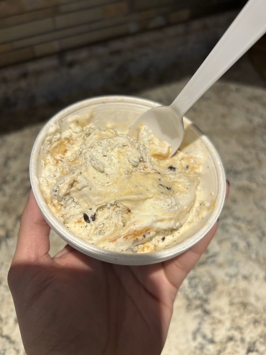Dunphy's Ice Cream Store Photo 8
