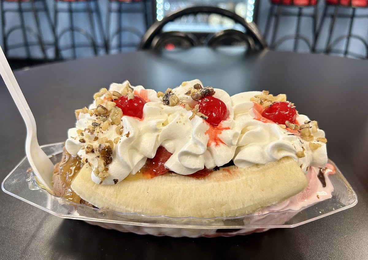 Dunphy's Ice Cream Store Photo 9