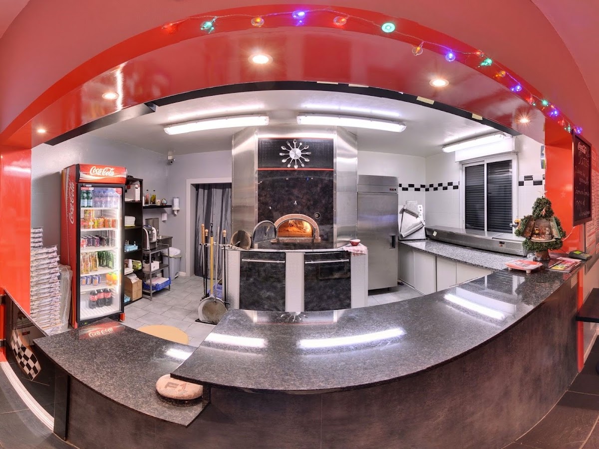 Pizzeria F1 - Pizzas au feu de bois et restauration rapide