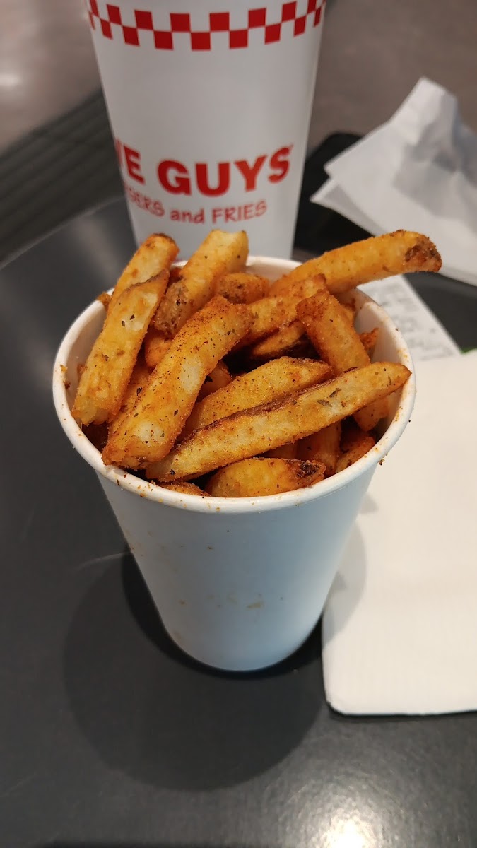 Five Guys Rome Termini Photo 6