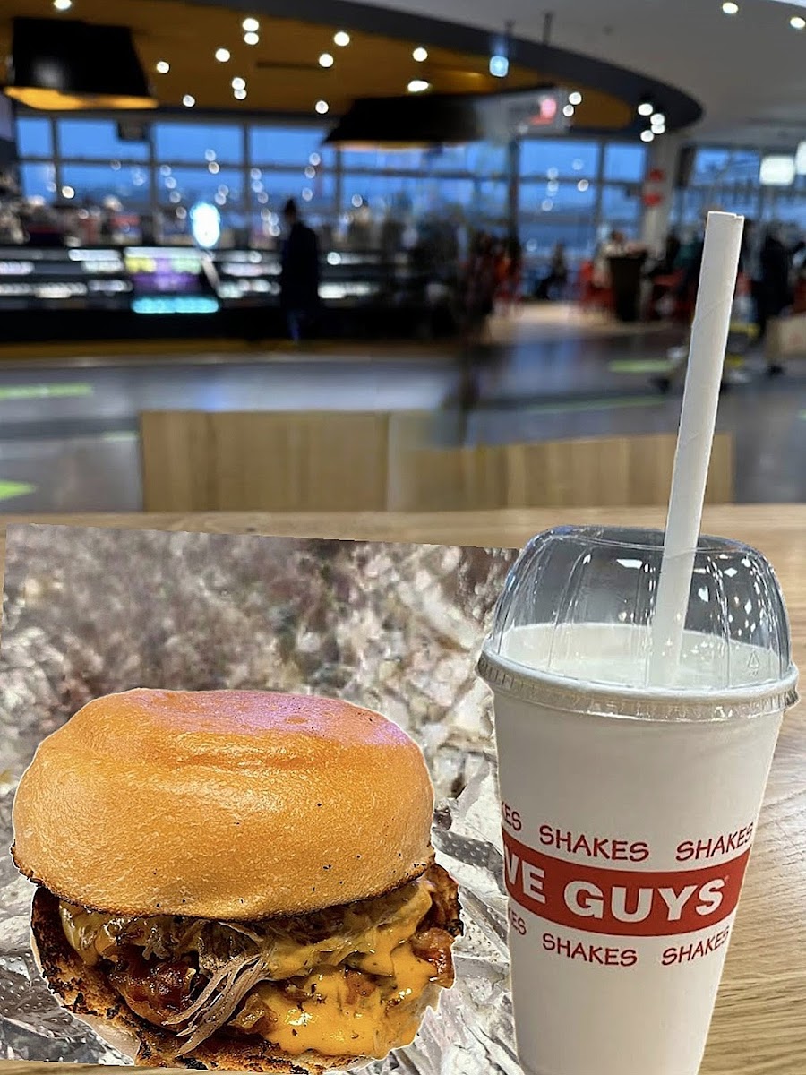Five Guys Rome Termini Photo 7