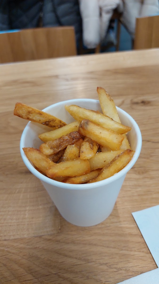 Five Guys Rome Termini Photo 9