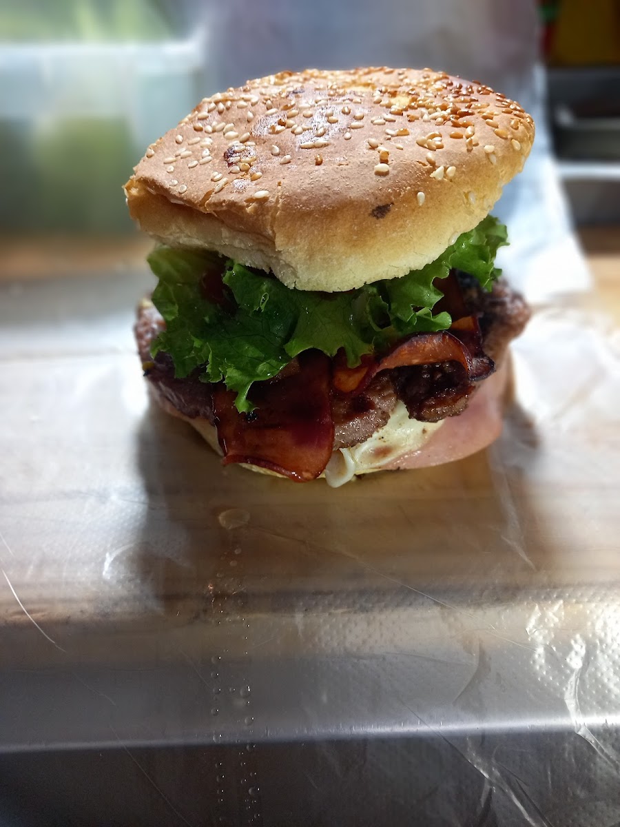 Big Belly Burger Photo 7