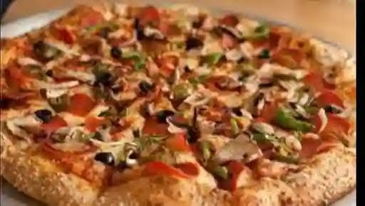 Pizza Clásica Photo 3