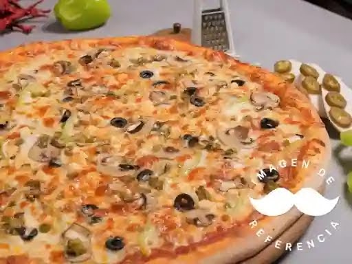 Pizza Clásica Photo 4