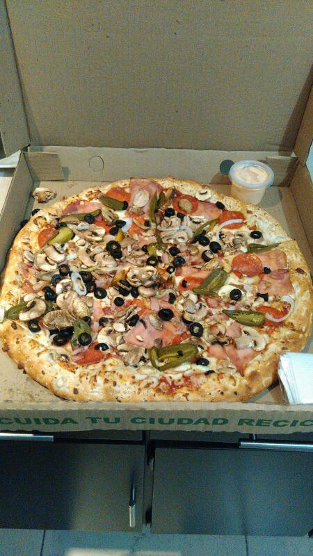 Pizza Clásica Photo 5