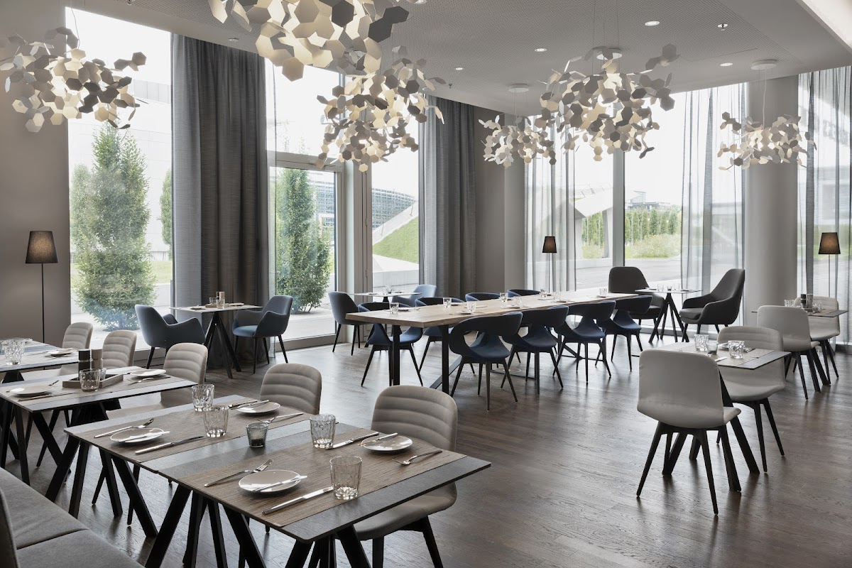 THE FACULTY Restaurant & Bar Photo 3