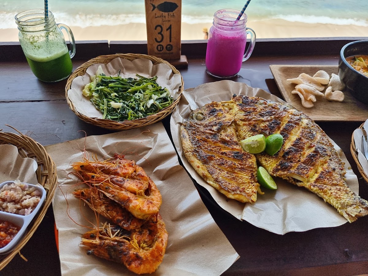 Lucky Fish Lounge Photo 3