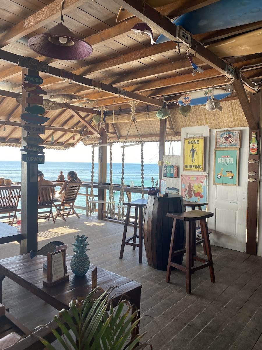 Lucky Fish Lounge Photo 6
