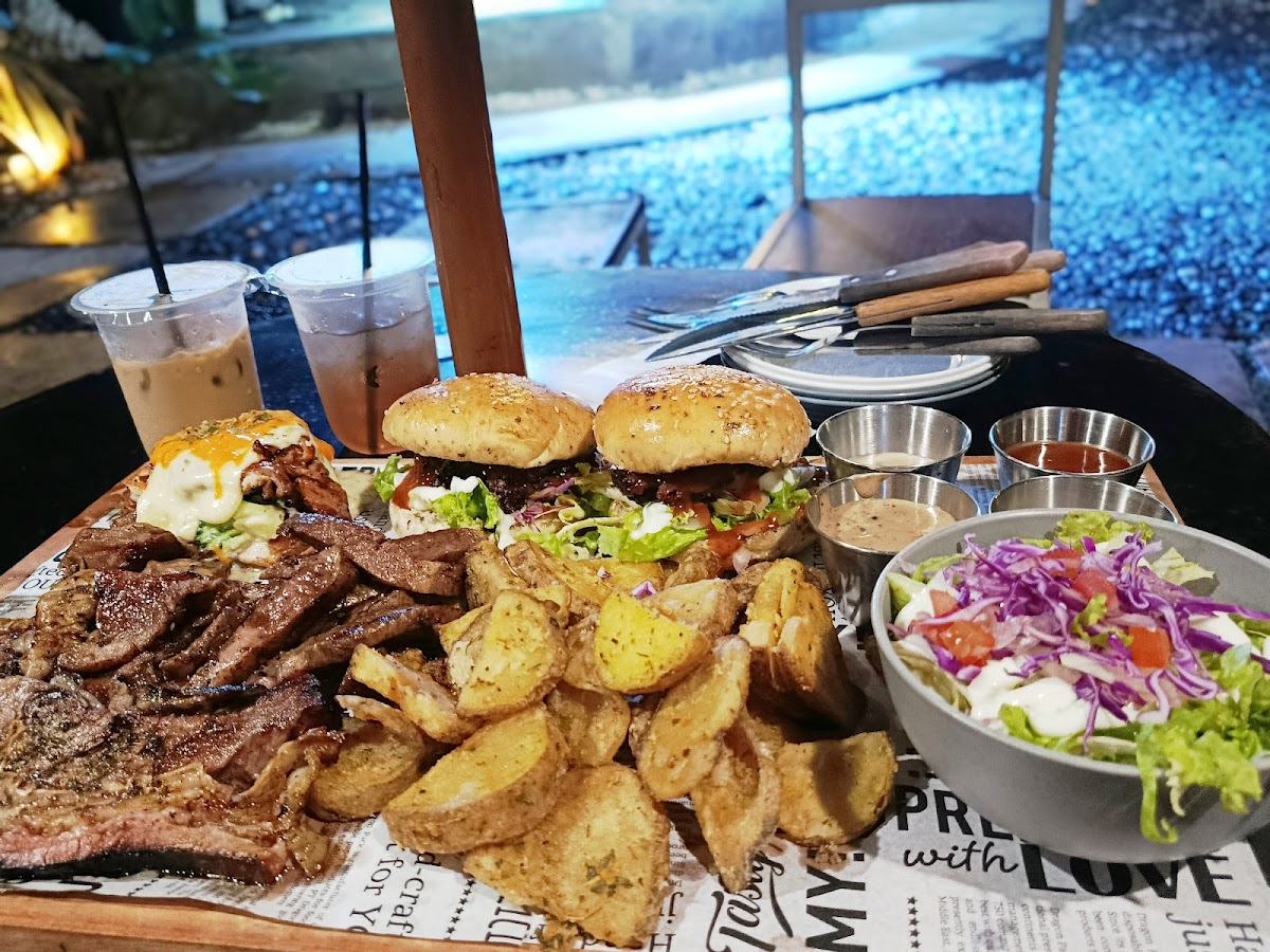SmokeHouse Bekasi, BBQ & STEAK Photo 4