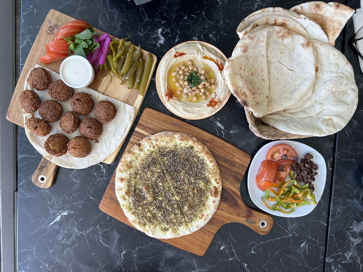 Manoush w Saj Photo 10