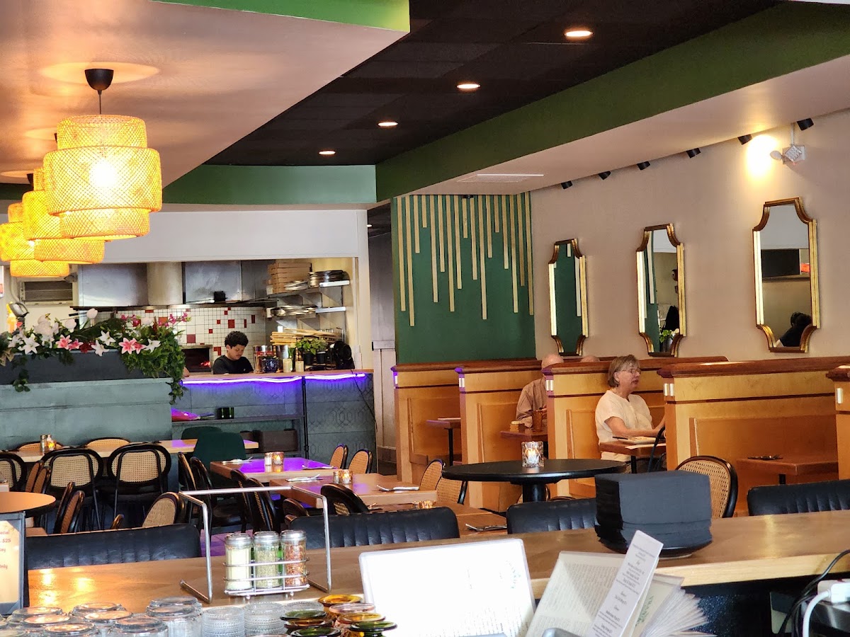 Frankie's Kitchen & Cocktail Bar Photo 3