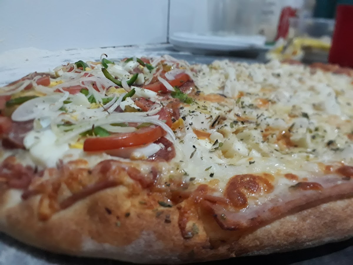 La luthella pizza delivery Photo 8