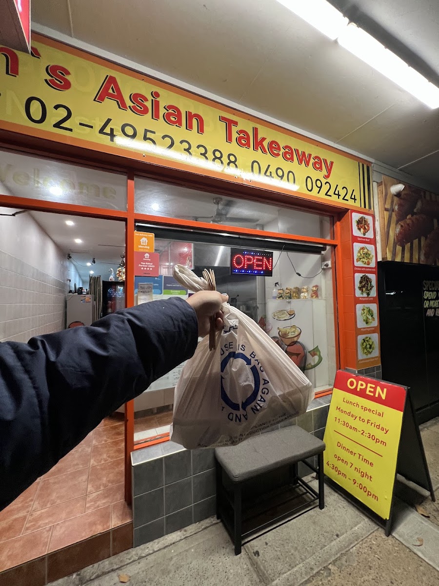 Wynn's Asian Takeaway Photo 3
