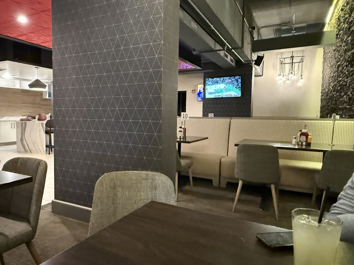 Underground Burger Bar Photo 3
