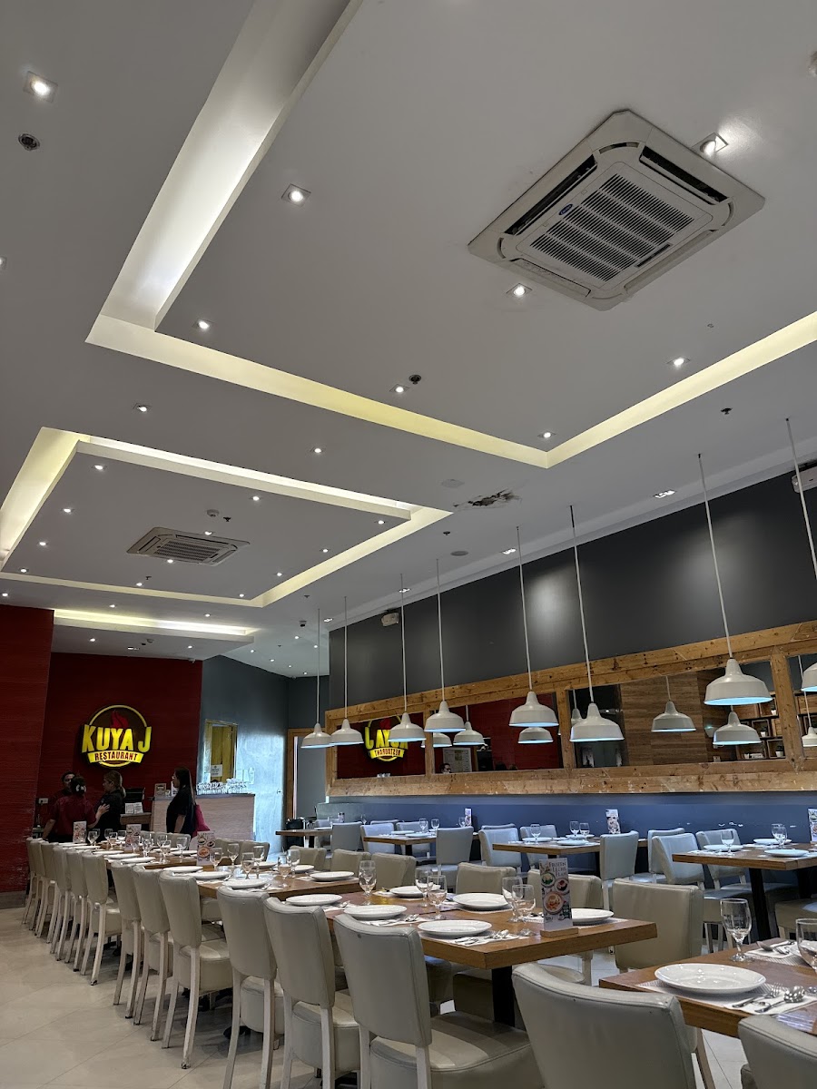 Kuya J Restaurant Photo 4