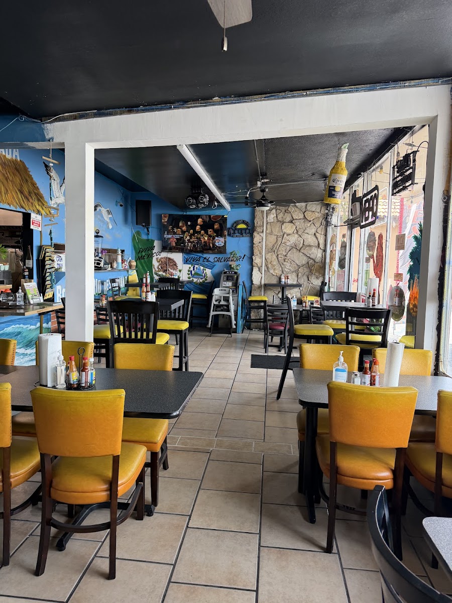 El Boca del Rio Restaurant Photo 3