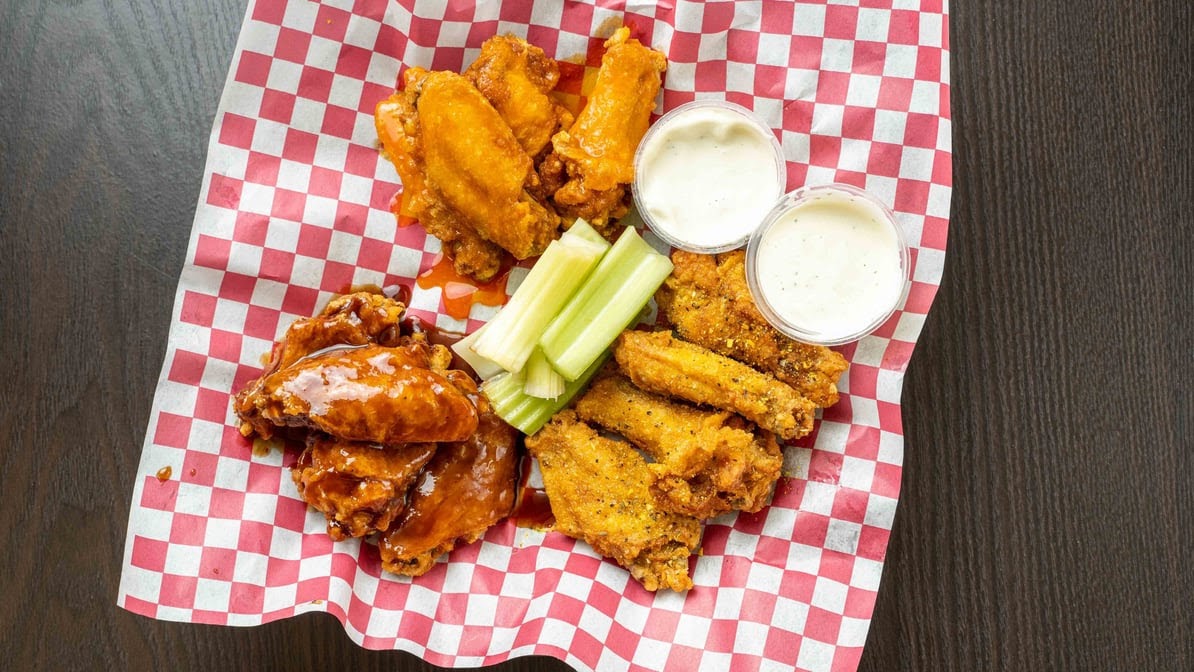 US wings & deli Photo 5
