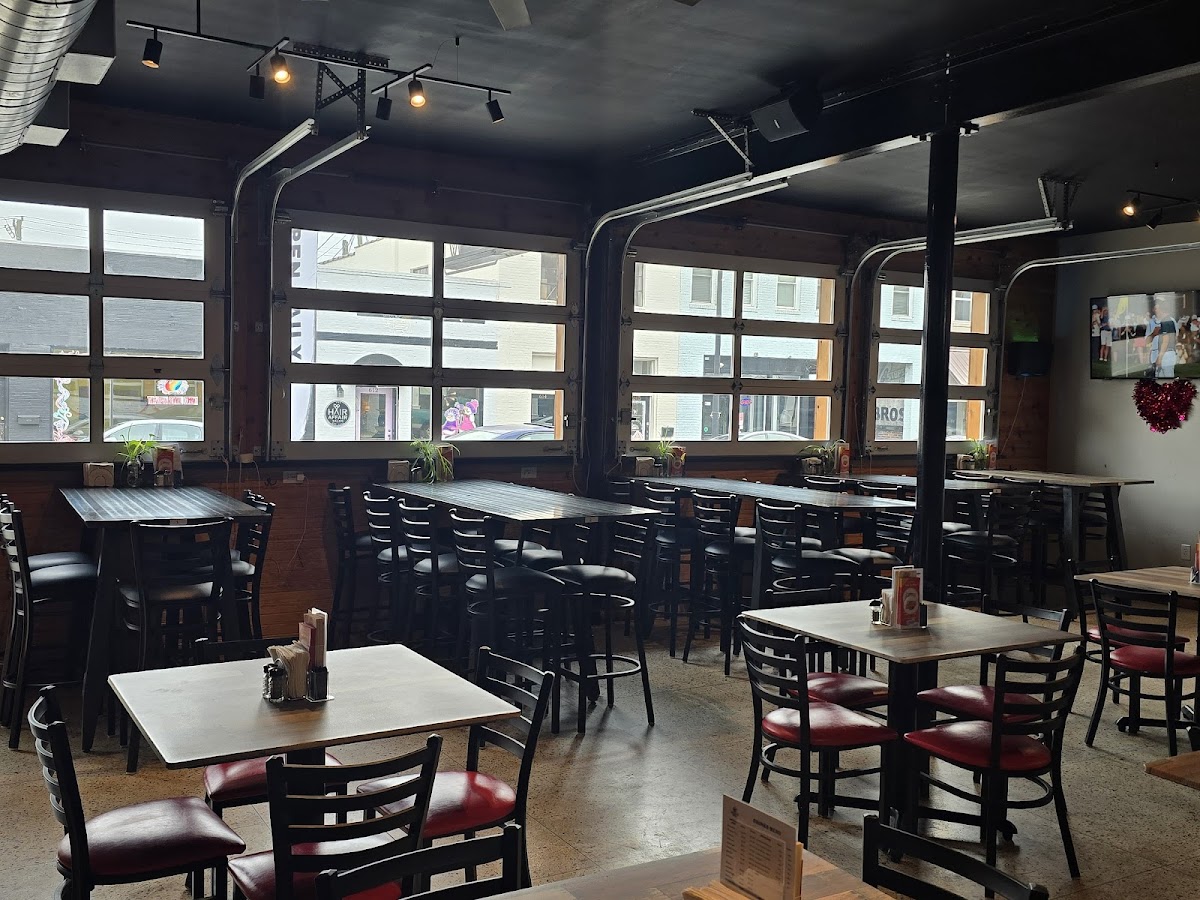 Buckets Tavern